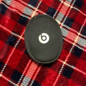 Beats headphone case, barely used, perfect condition